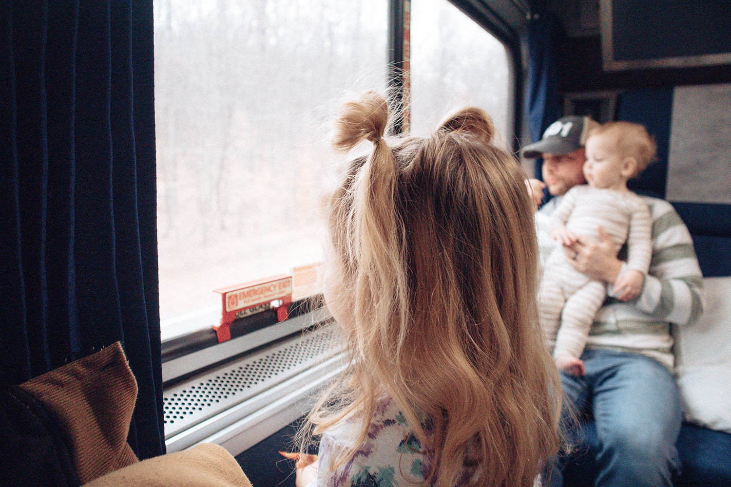 ロードトリップを再考する：子供と一緒に自動列車に乗る 